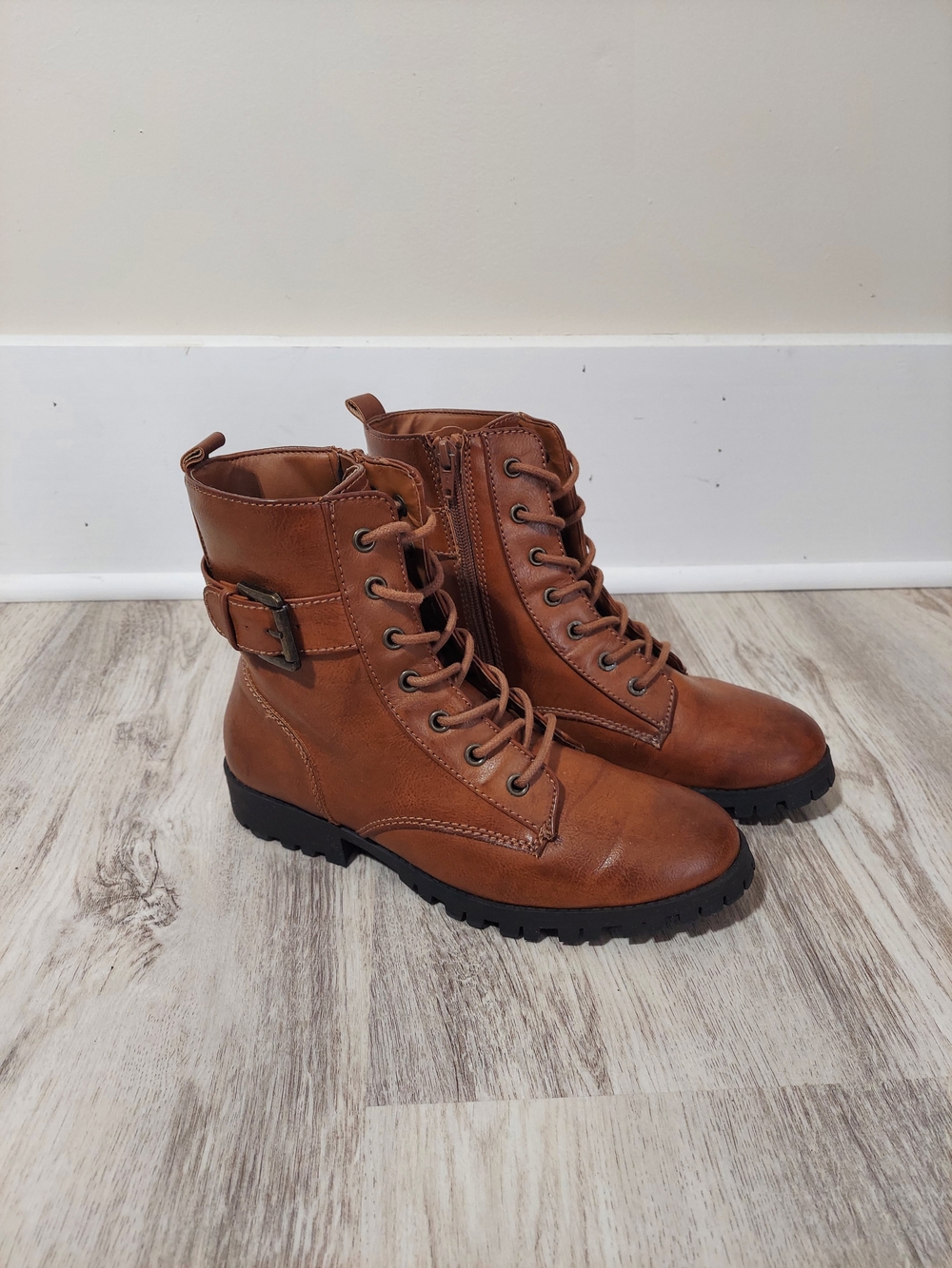 Women’s Lace-Up Buckle Combat Boots 7.5M